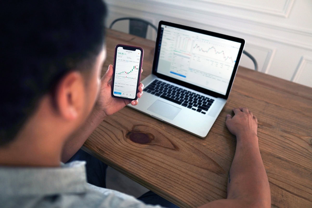 etoro-review-2025:-learn-cryptocurrency-from-experienced-investors