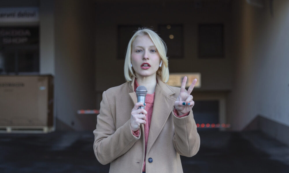 how-female-motivational-speakers-are-shaping-the-future-of-public-speaking